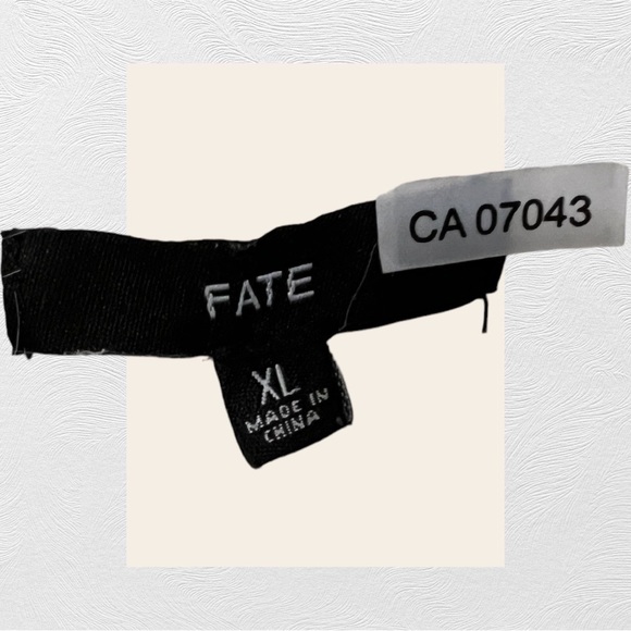 An awesome sweater by Fate in extra large - Picture 3 of 7